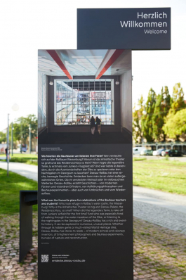 Dessau Rosslau Willkommen Am Bahnhof Stele 933x1400 Peter Eichler Fotografie
