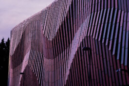 Parkhausfassade mit Solarpanels Peter Eichler Fotografie