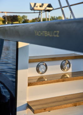Slow01 Flussboot / TNPX Designer Peter Eichler Fotografie